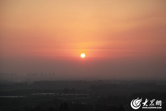 点击图片翻到下一页>> 日照市举办2017中国·日照太阳文化节暨祀日大典